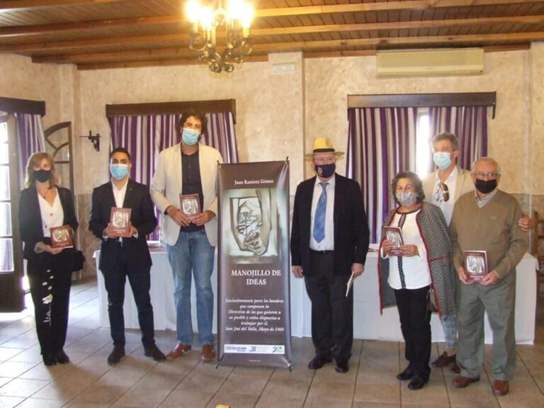 Presentación del libro póstumo “Manojillo de ideas” de Juan Ramírez.