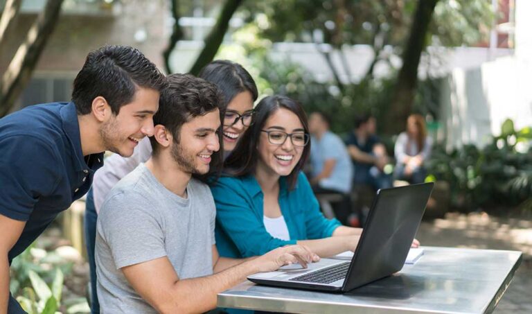 Becas “ATRAYENDO TALENTO” Estudiantes del curso académico 2020-2021.